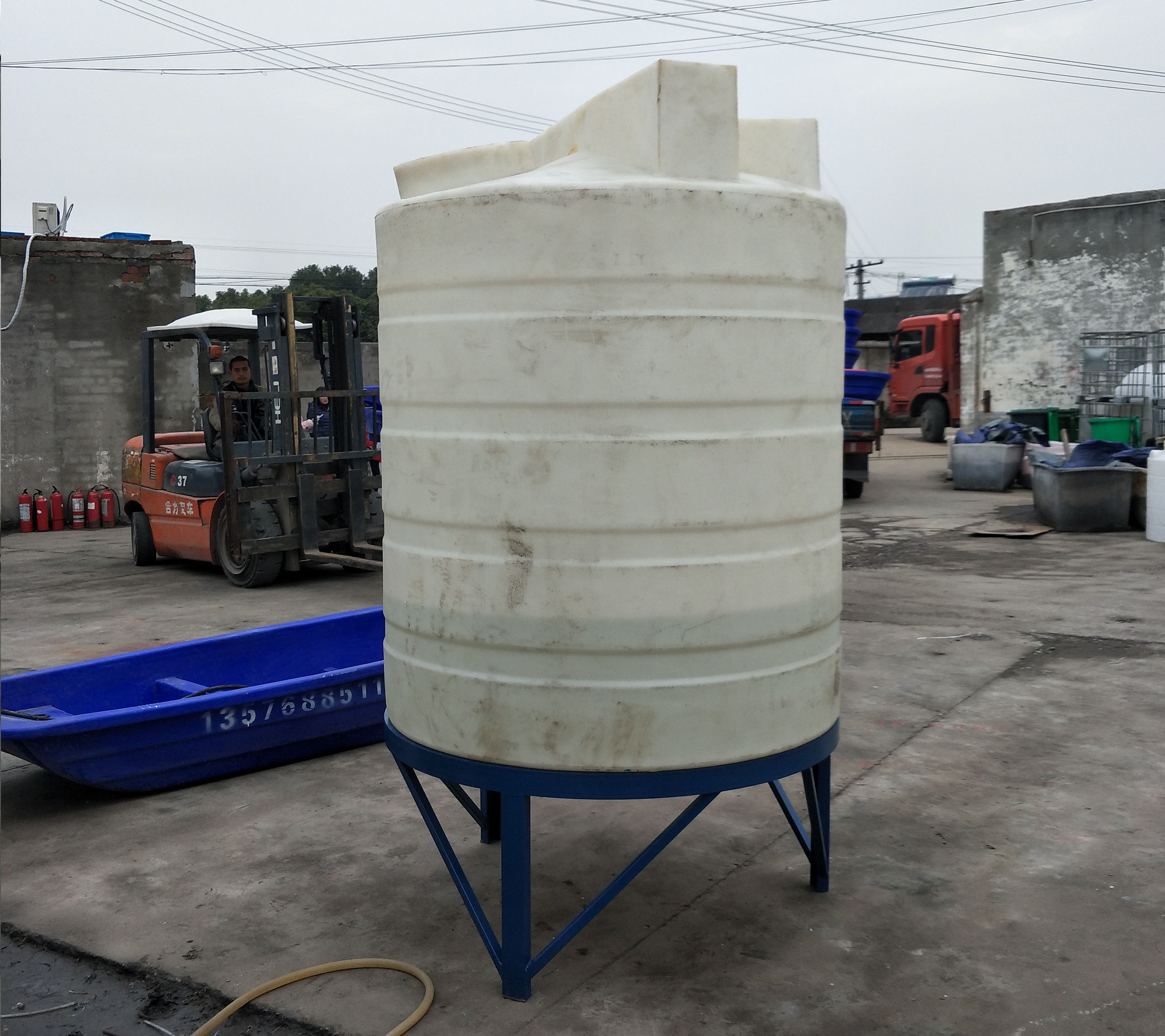 MC-2000L錐底加藥箱