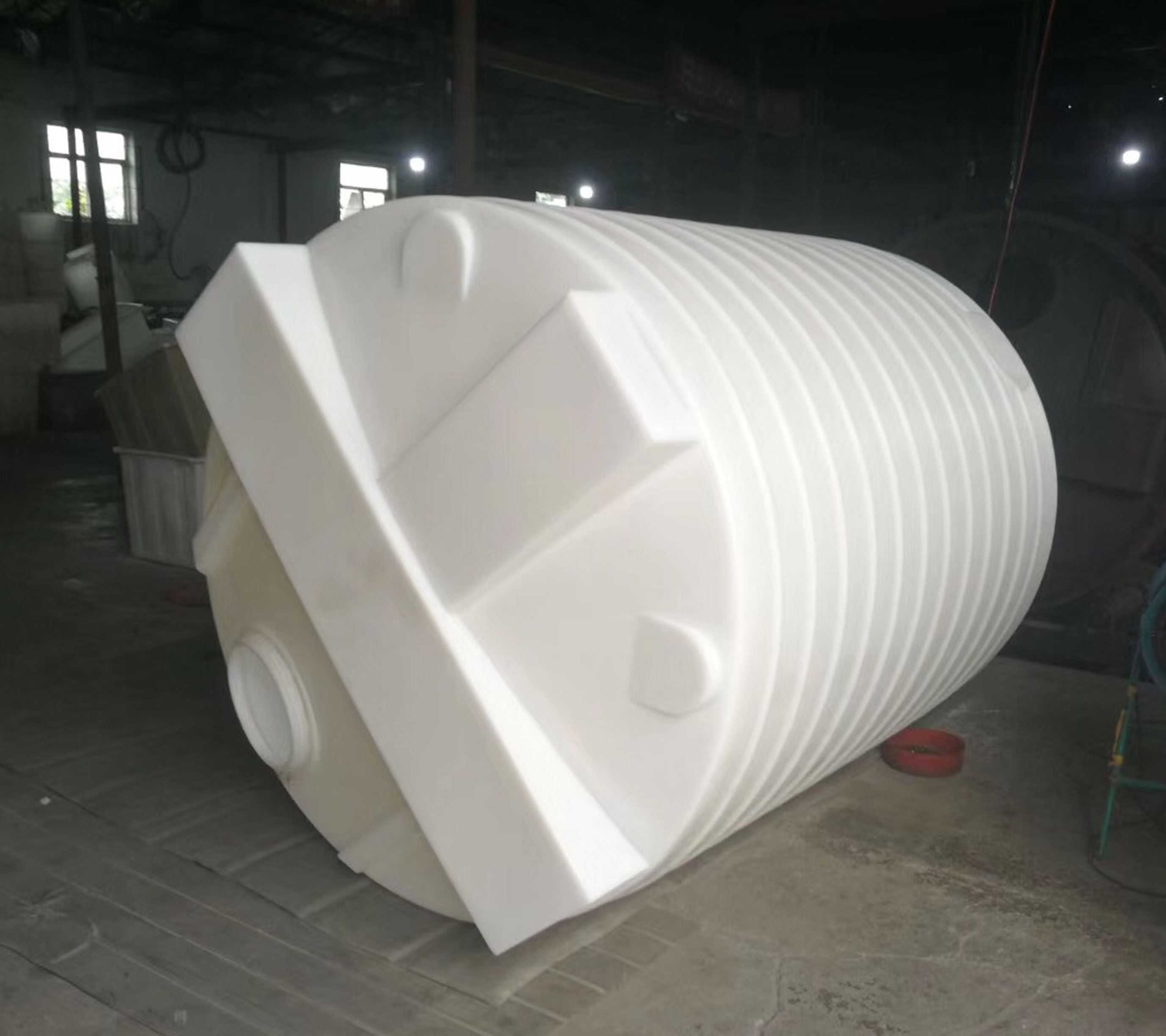 MC-3000L錐底加藥箱